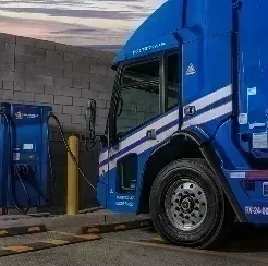 Electrified garbage truck